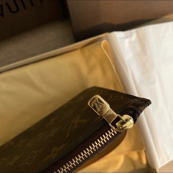 💛SOLD💛Louis Vuitton wristlet - Picture 3 of 9